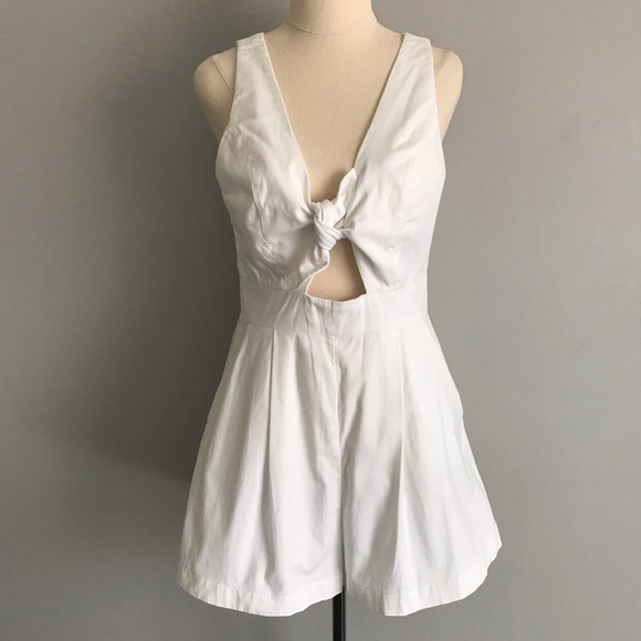 KOOKAÏ White Sleeveless Peekaboo Playsuit - Picture 2 of 15